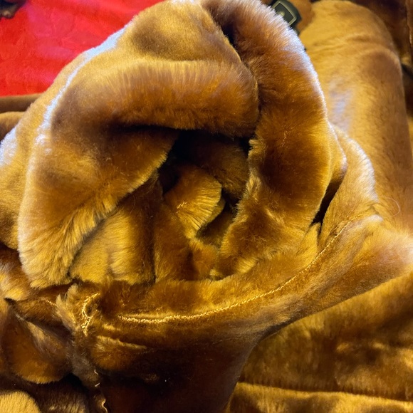 Beautiful Vintage Leather coat.  In great Condition. - Picture 10 of 12